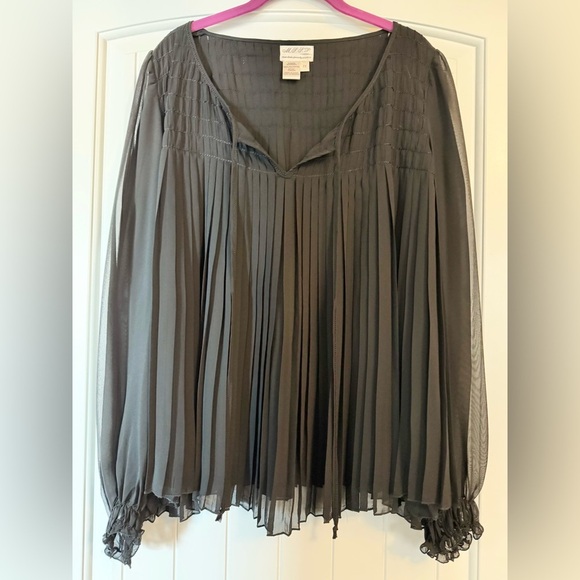 Max Studio Tops - MSSP Woman 2X Black Sheer Pleated Tie Neck Blouse